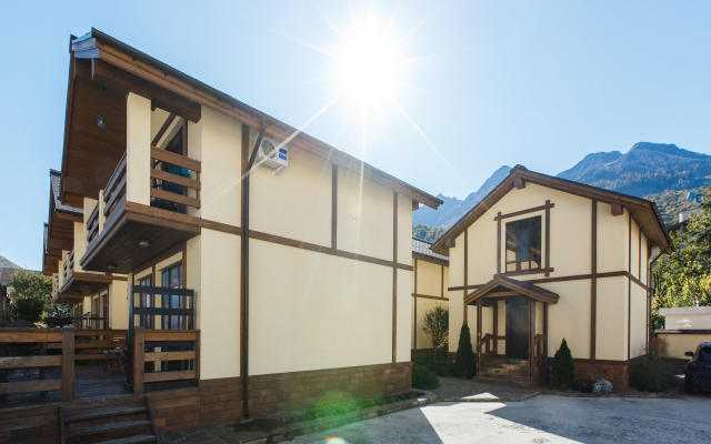 Частный Дом напротив казино с личной парковкой