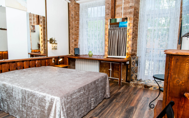 Romanticheskaya Studiya S Kaminom I Balkonom Flat