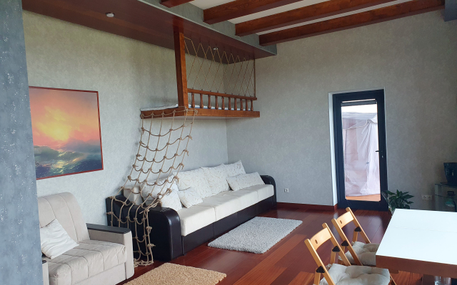Dom c saunoj na beregu Volgi Private house