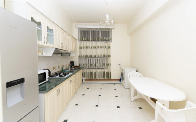 s 5 spal'nyami Guest House