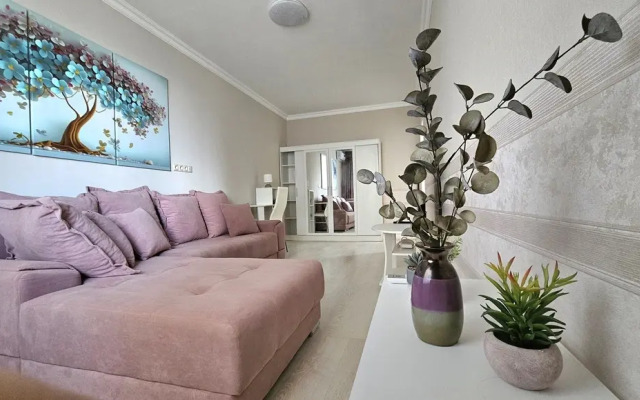 Квартира Двухкомнатная с дизайнерским ремонтом