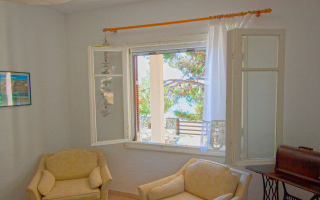 Barlee BeachFront House Metamorfosi Guest House