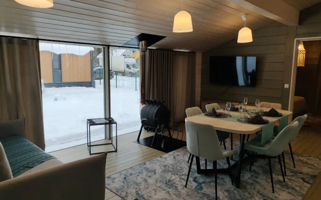 Garnet Holiday. Mir Mini-Hotel