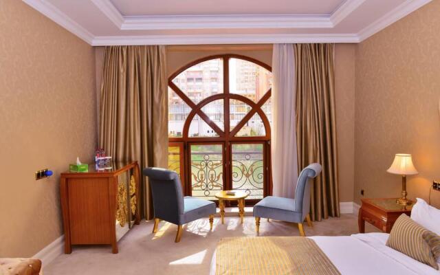 Lake Palace Hotel & Restaurant