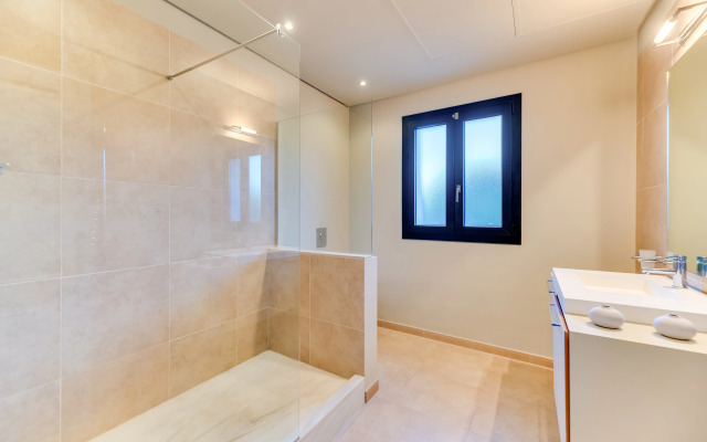 All About Villa La Boheme