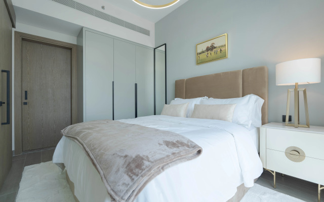 Апартаменты KeyRock Golf Gate | Stylish Retreat + Pool & Gym