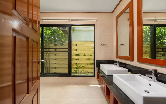 Traditional Thai 2BR in Baan Bua Estate Villa