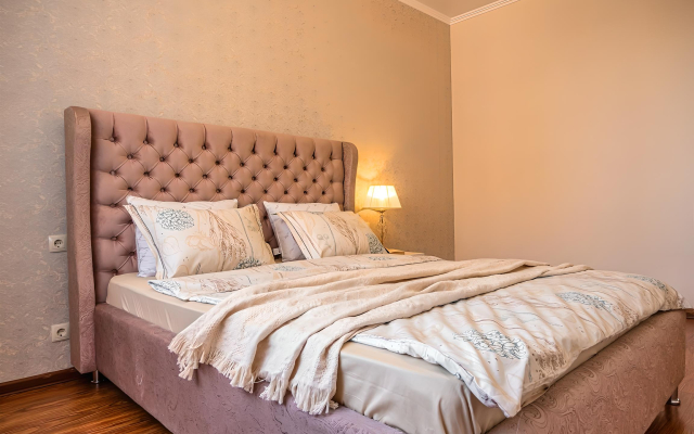 V Tsentre Goroda S Vidom Na Park Apartment