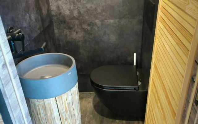 Dvuetazhny A-Freym S Terrasoy Chalet
