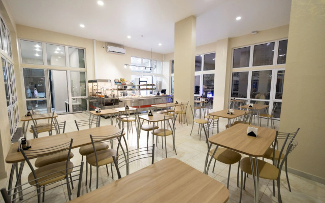 Отель Менуа