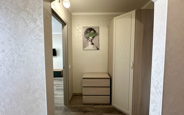 Eustoma, Ryadom s TTS Kristall Apartments