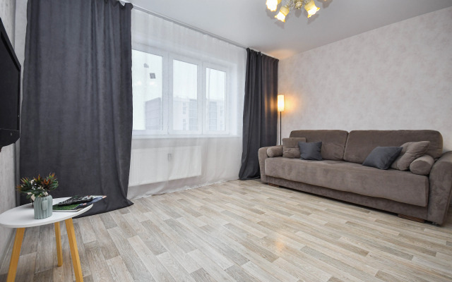 Prostornaya Kvartira Vozle SFU Flat