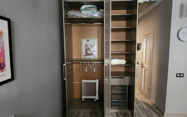 Na Yekaterininskoy Ulitse 122 Flat
