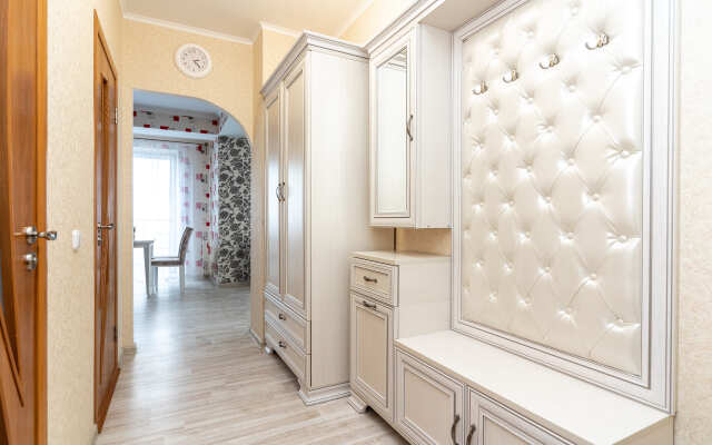 Ogromnaya Studiya Na Myastrovskoy Apartments