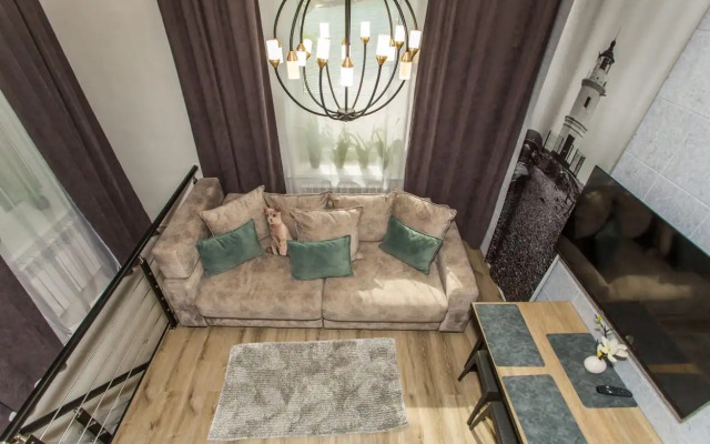 Novye trekhurovnevye apartamenty s vyhodom na Arbat Apartments