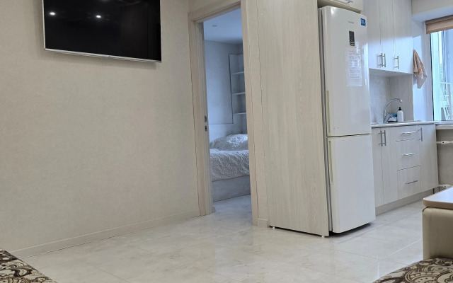 Na Avtostancii Elizovo Triple Living Quarters