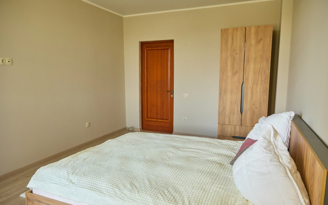 V 10 Minutakh Khodyby Ot Kremlya Flat