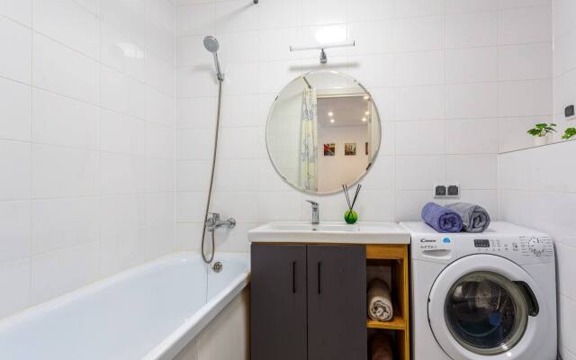 V 1-M Grayvoronovskom Proyezde 7a/2 Apartments