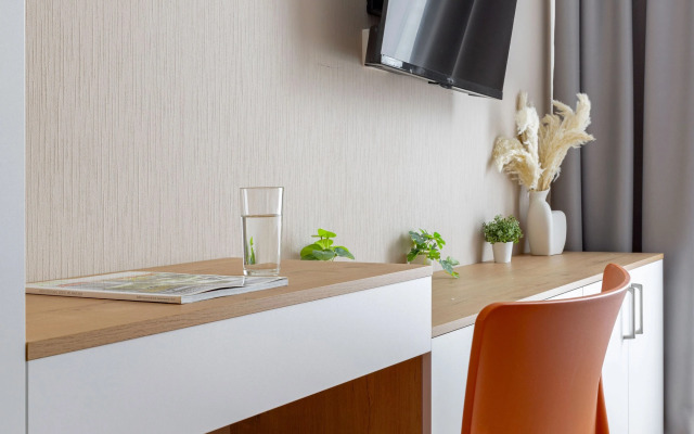 Studiya u Metro Parnas Apartments