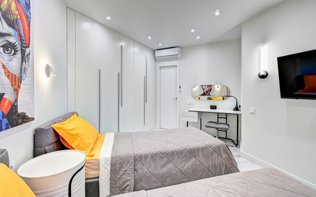 Simfoniya Morskaya-2 s 2 san.uzlami, proektorom na balkone, bassejnom na territorii Apartments