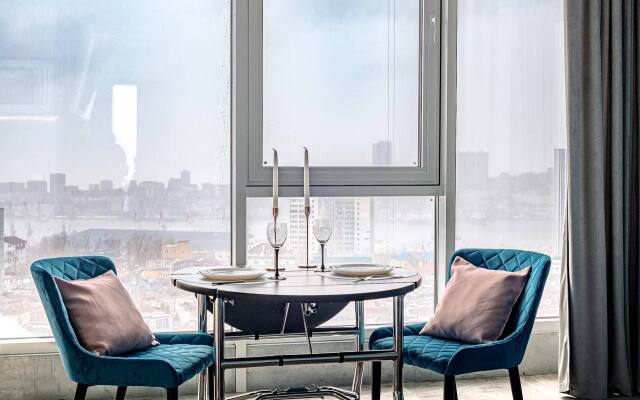 Квартира с Панорамными Окнами и Выходом на Крышу