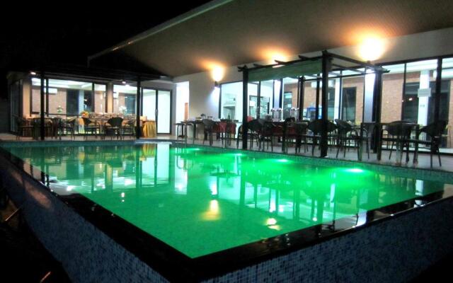 Отель Life Grand Chiang Mai