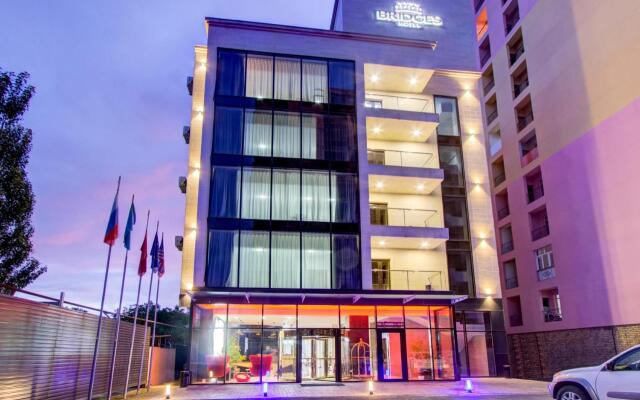 Bridges Hotel