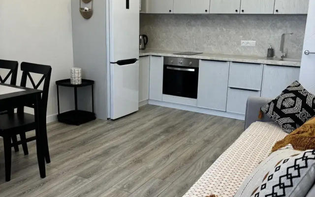 Квартира с Бacсeйнoм в ЖК Кипарис 106