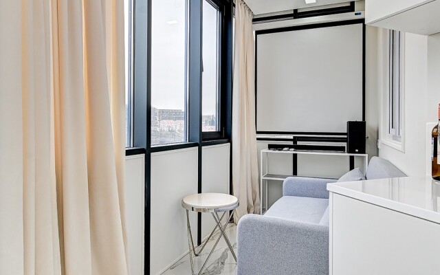 Simfoniya Morskaya-2 s 2 san.uzlami, proektorom na balkone, bassejnom na territorii Apartments