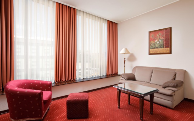 Red Royal by Undersun Hotel