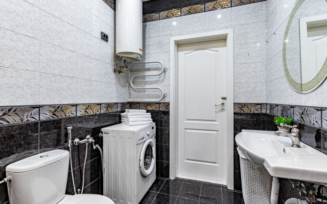 Uyut i Komfort u Metro Ploschad Pobedy Apartments