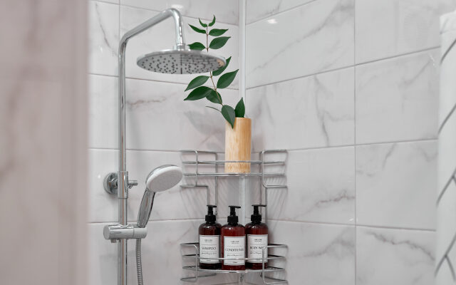 In the center of the Riviera Park Apartments