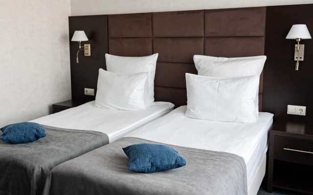 Ariya Hotel