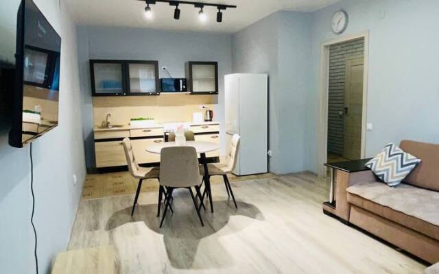 Uyutnaya Yevrodvushka 5 minyt ot Zh/d vokzala Flat