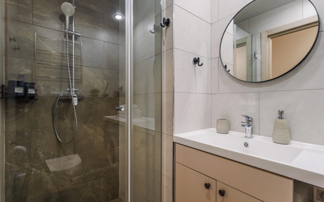 U Metro Kirovskiy Zavod Apartments
