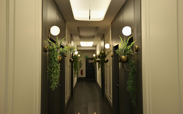 Отель Ren Business