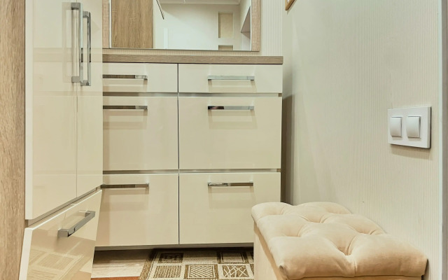 Monro Flat