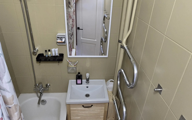 Uyutnaya Odnokomnatnaya Bliz Oktyabryskoy Naberezhnoy Flat