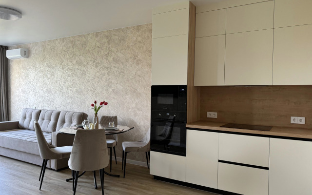 Brusnika U Mosta Vlyublennykh V Tsentre Goroda Flat