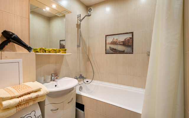 Prostornaya dvukhkomnatnaya Natali u parka Zyuzino Flat