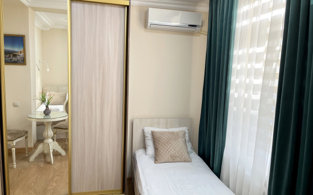 Отель Академия