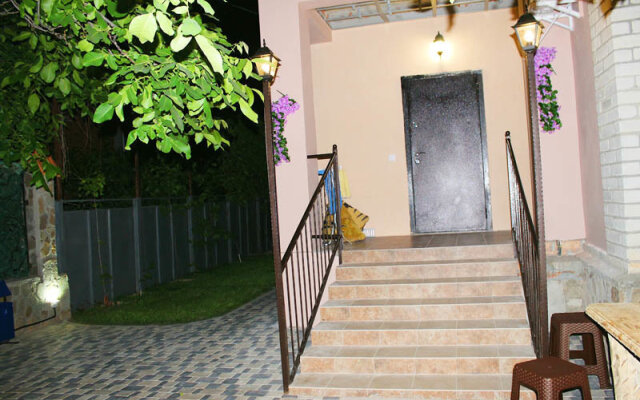 Otdelnyj Kottedzh Kubanskij Dvorik 3 Guest house