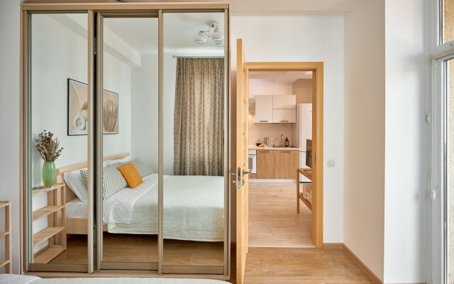 In the center of the Riviera Park Apartments