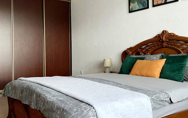 U Morya Na Pervom Flat