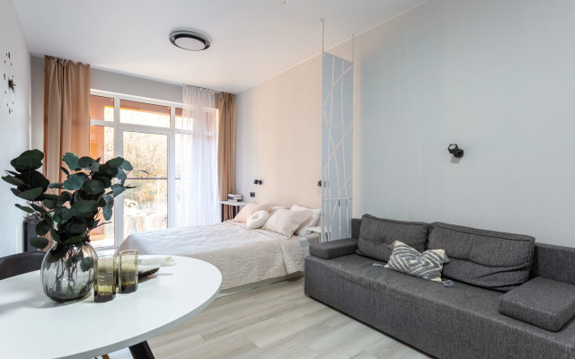 Квартира с Балконом и Видом на Лесопарк Аллея 114