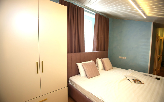 Dlya 8mi Gostey Nevsky 5 Apartment