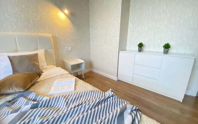 1-komn kvartira V TSENTRE 41 kv.m. ul. Poleszhaeva d.92 Apartments