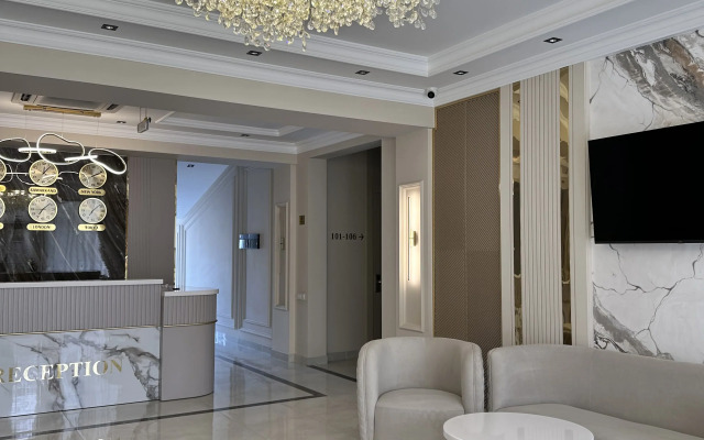 Hotel Emily Grand Palace