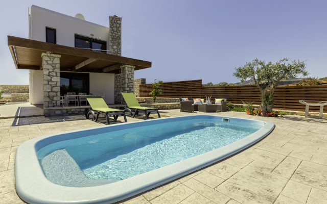 Antonoglou Beach Villa