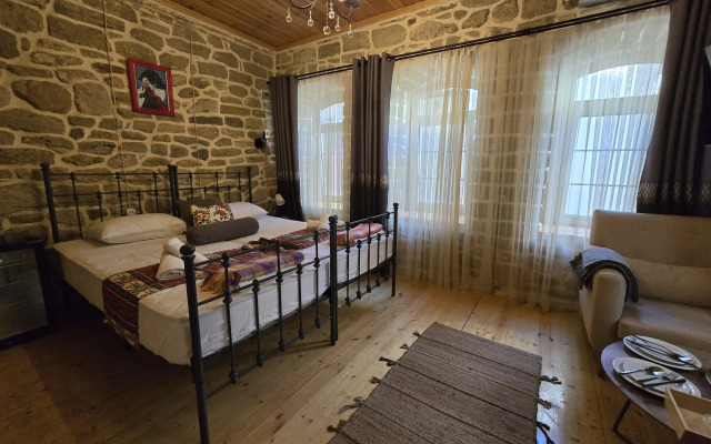 Old Rooms Hotel